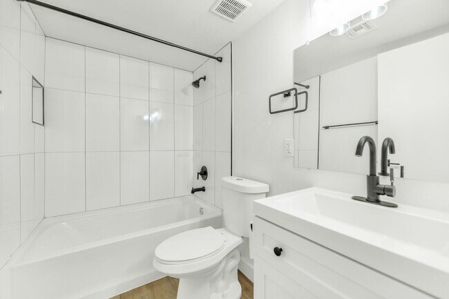 Building Photo - FANTASTIC 2 BED 2 BATHS IN SCOTTSDALE **Cashless Deposit Available!!!** 15 min to ASU