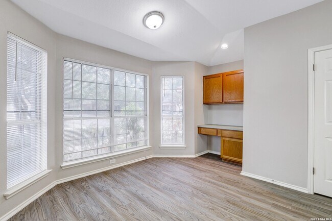 Building Photo - 1021 Lynx Bend