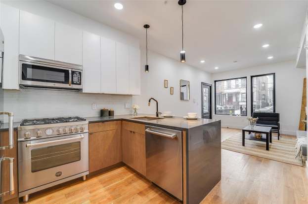 Building Photo - 827 Pavonia Ave