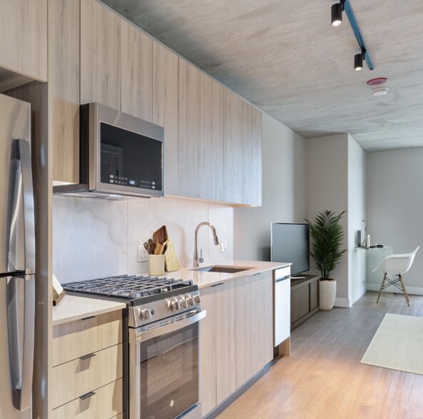 Building Photo - 352 S Aberdeen St