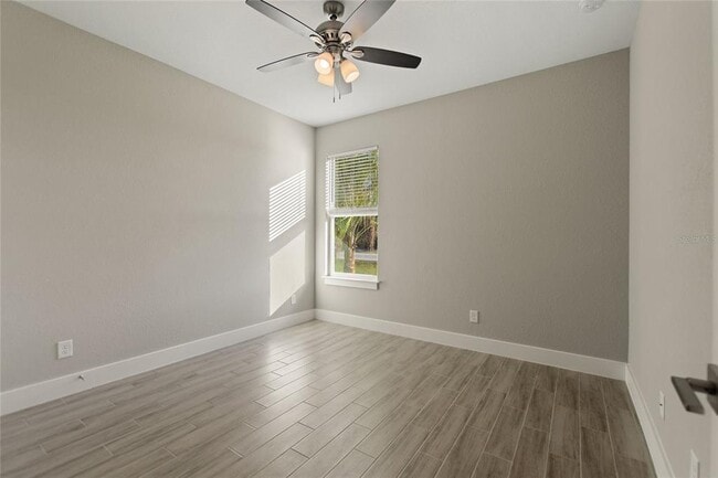 Building Photo - 119 Tulip Ln