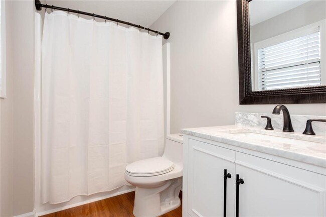 Building Photo - 4049 Leicester Dr NE