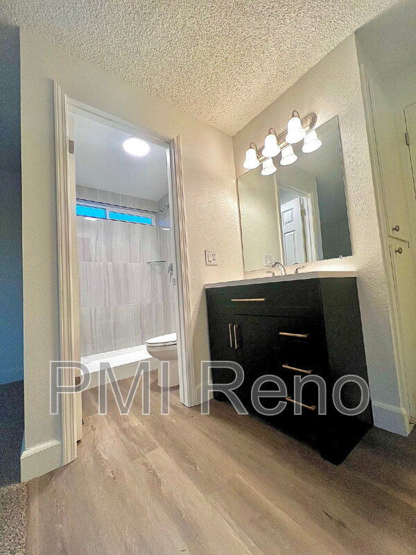 Building Photo - 812 Glen Molly Dr