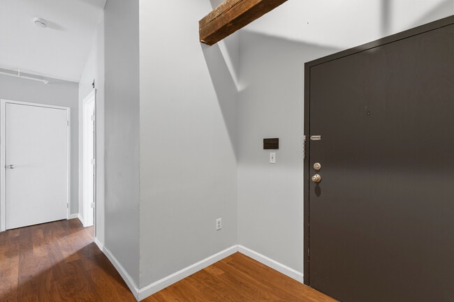 Building Photo - 196 Crown St