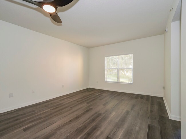 Building Photo - 5090 Fairways Cir