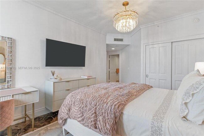 Building Photo - 17875 Collins Ave