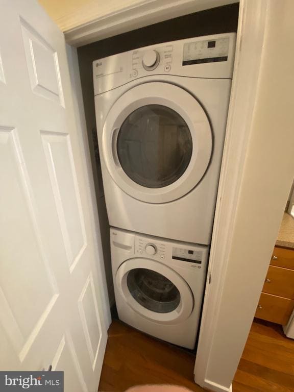 Building Photo - 910 S Charles St