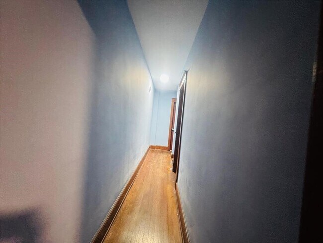 Building Photo - 20 Elm St