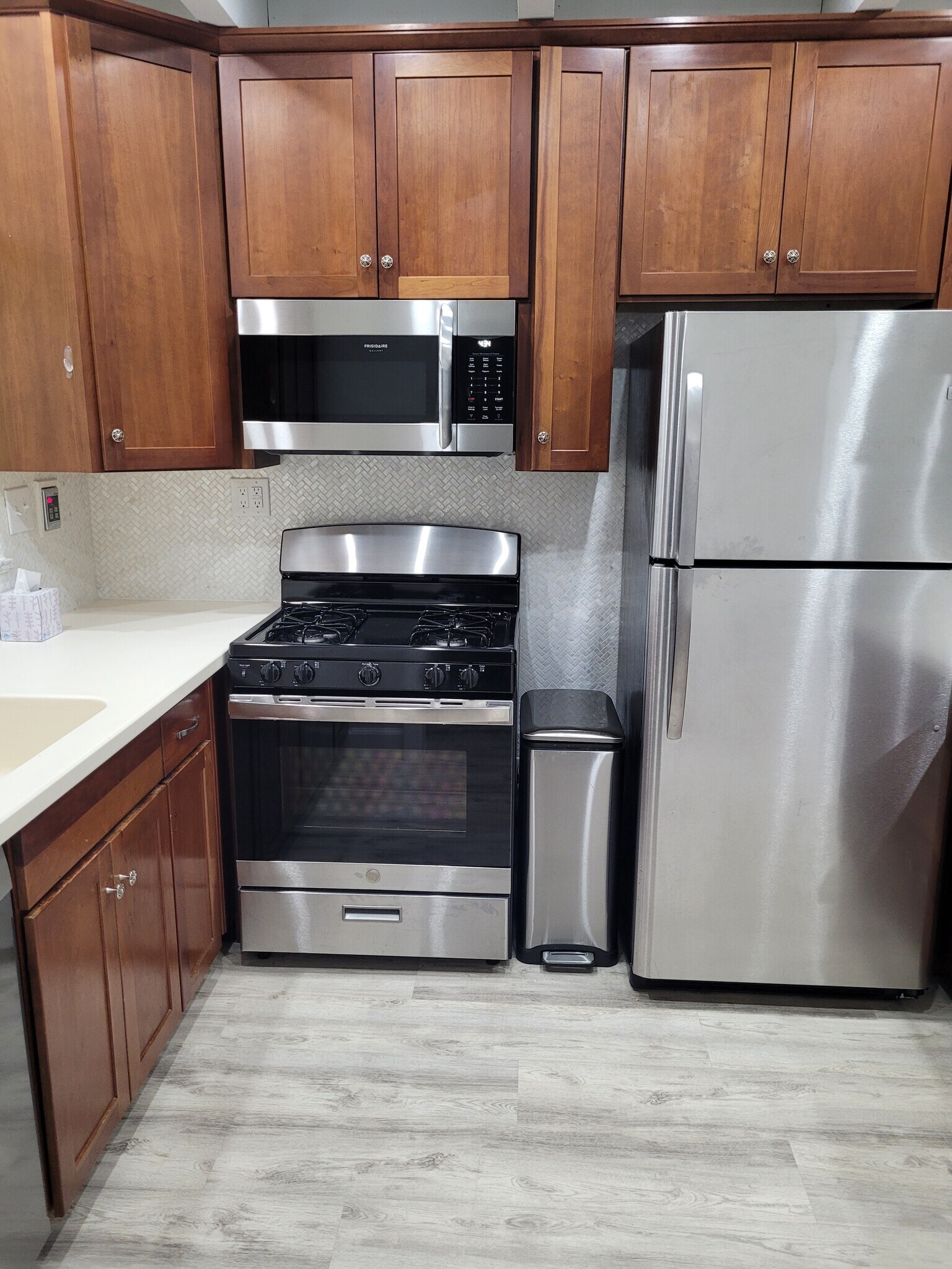 Kitchen - 438 Cardinal Ave