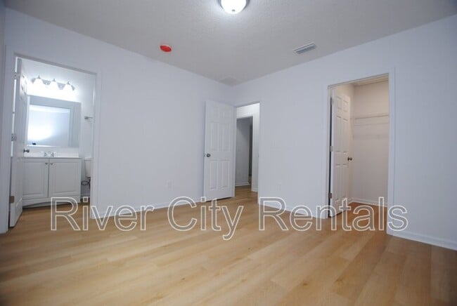Building Photo - 5625 Overlook Dr E