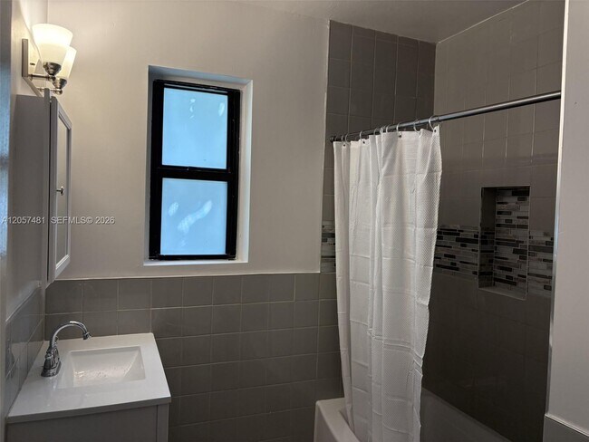 Building Photo - 1263 SW 18th St