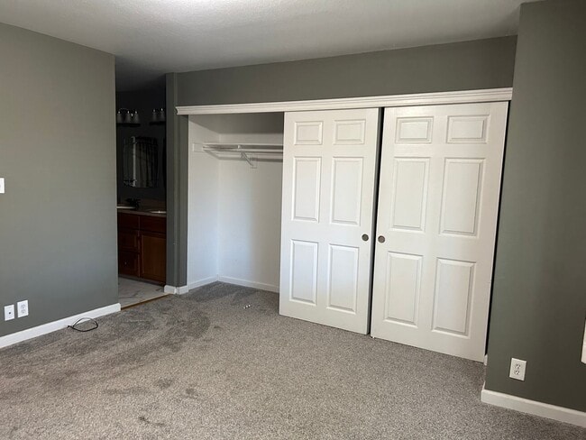 Building Photo - Welcome to your dream home in Hayward