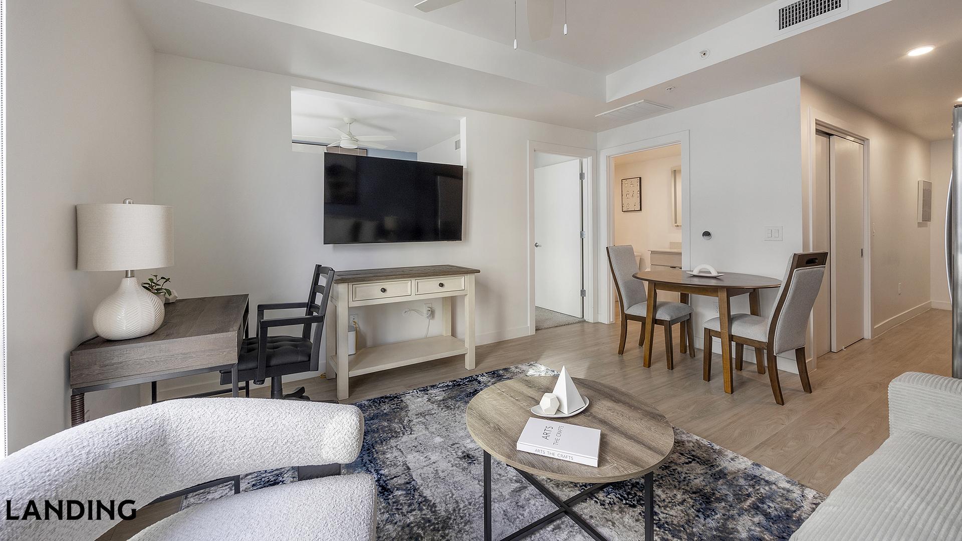 Building Photo - 707 S Farmer Ave