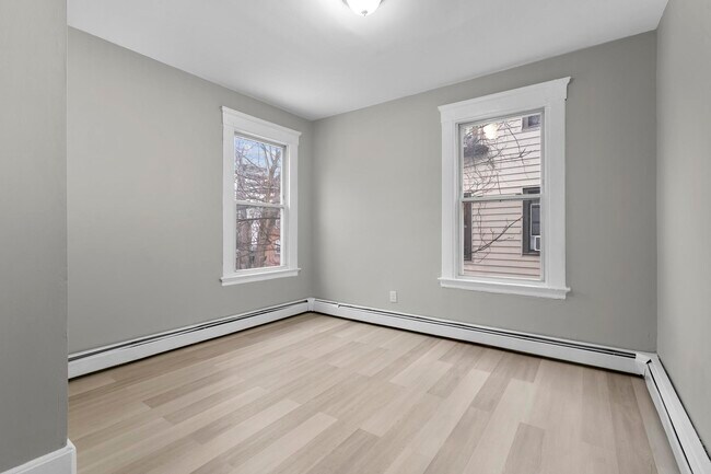 Building Photo - 260 Orchard St
