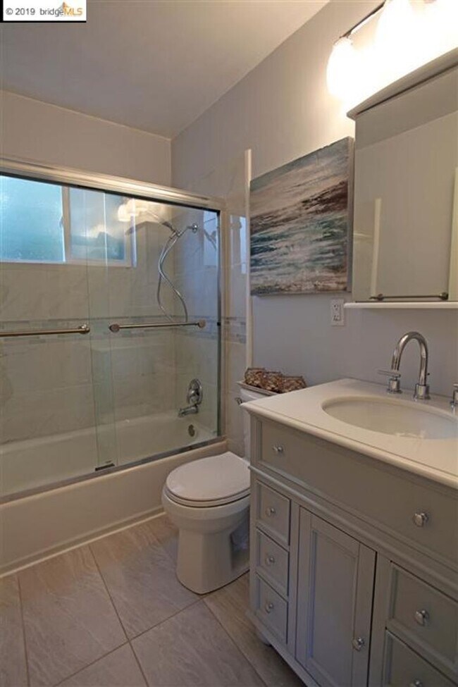 Building Photo - Clean/Remodeled 3 Bedroom 2 Bath with Large  Lot