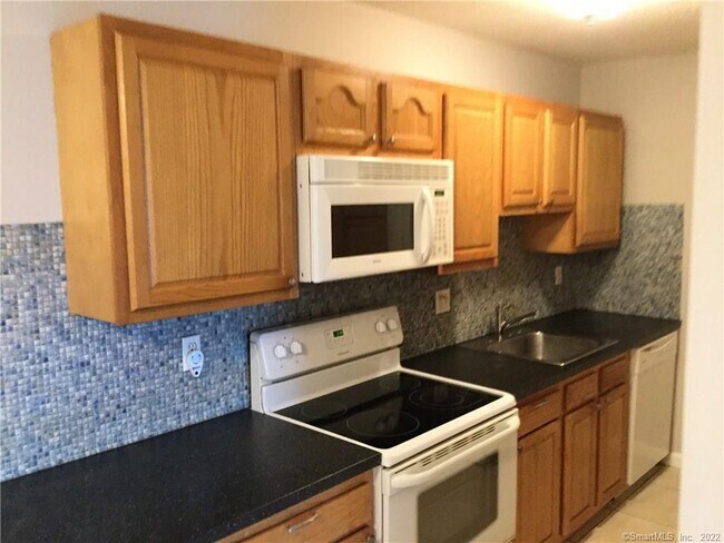 Building Photo - 157 Woodland Dr