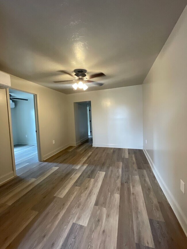 Building Photo - Newly RENOVATED 3 bedroom & 1 bathroom with deck Apartment in McSherrystown, PA - 3 miles from Ha...