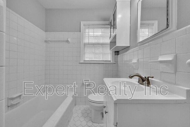 Building Photo - 920 Parkway Dr