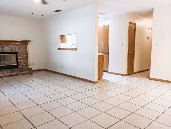 Building Photo - 1098 Rockbrook Ct