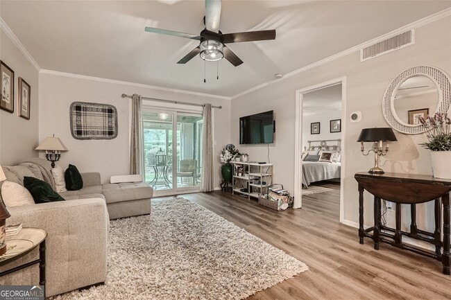 Building Photo - 15 Little Silver Ct