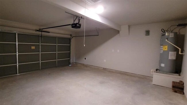Building Photo - 526 Dalloway St
