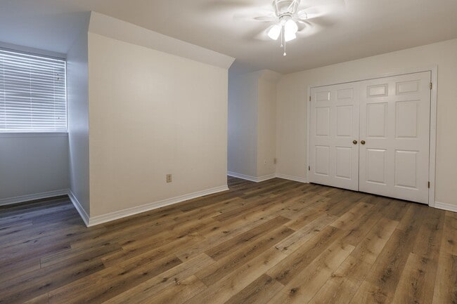 Building Photo - 3/2 Townhouse near USA! GATED! Students Welcome!