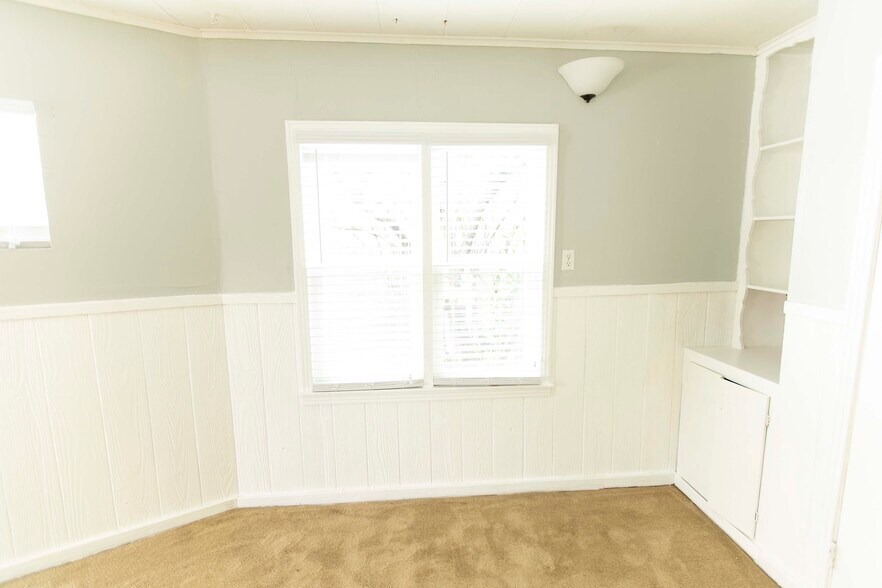 Building Photo - 7459 Mohawk Ave