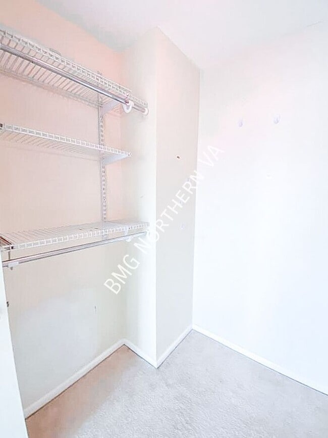 Building Photo - 5340 Holmes Run Pkwy