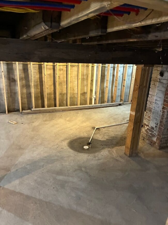 Building Photo - Every Bedroom Has a Private Bath!!! Balcony, AC, Laundry! New Reno! Avail NOW!