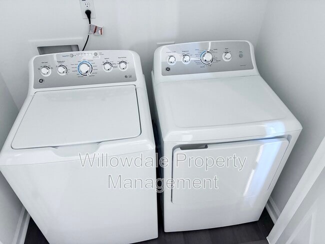 Building Photo - 2300 Oakwood Mdws Ct