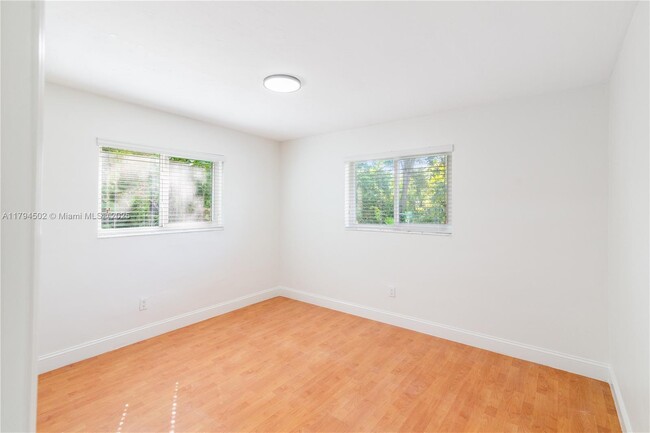 Building Photo - 6330 SW 27th St