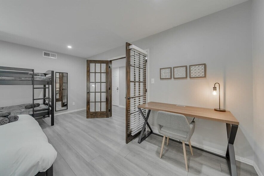 Building Photo - 2922 Clover Valley Dr