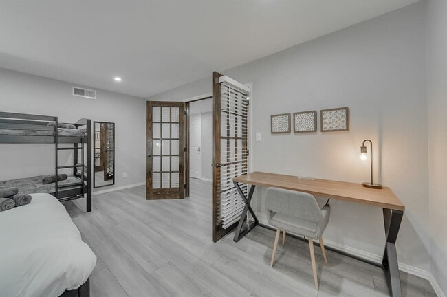 Building Photo - 2922 Clover Valley Dr