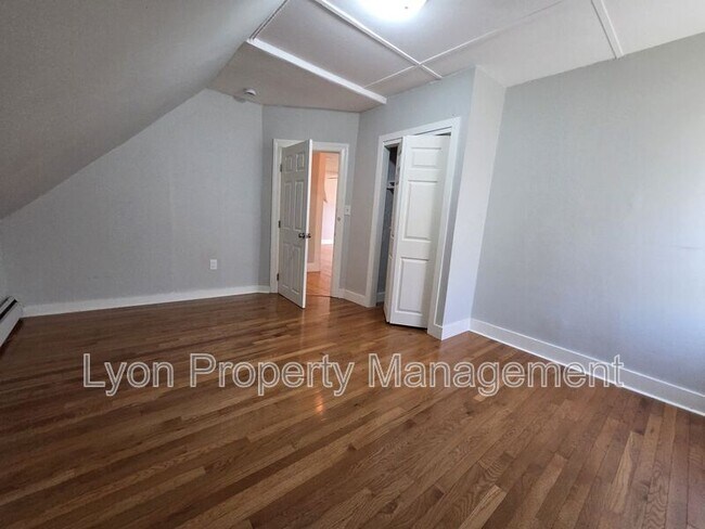 Building Photo - 15 Woodbine St