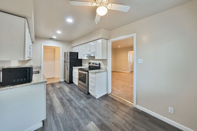 Building Photo - 5400-5402 Folsom Blvd