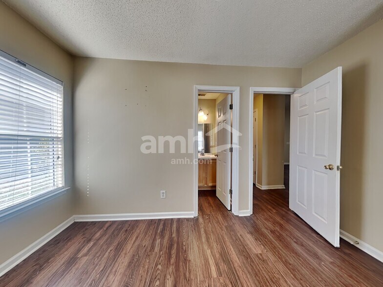 Building Photo - 103 Bill Park Dr