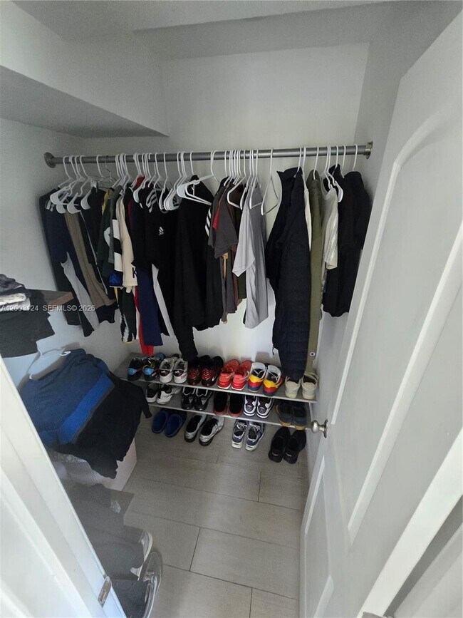 Building Photo - 465 S Royal Poinciana Blvd