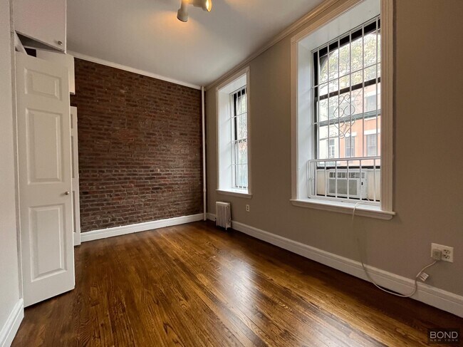 Building Photo - 336 E 18th St