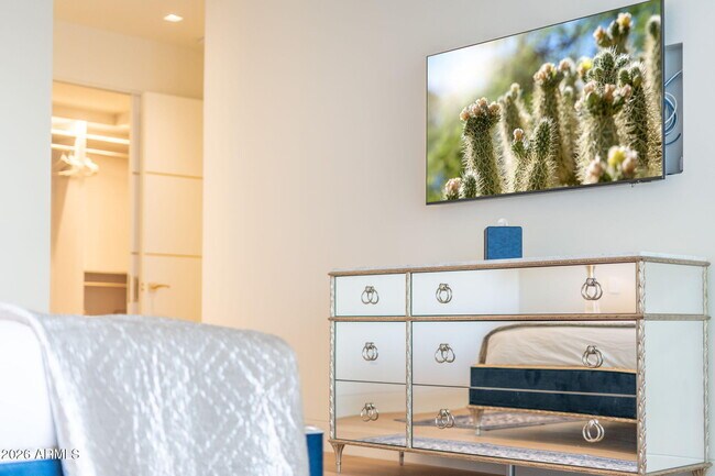 Building Photo - 6587 N Palmeraie Blvd