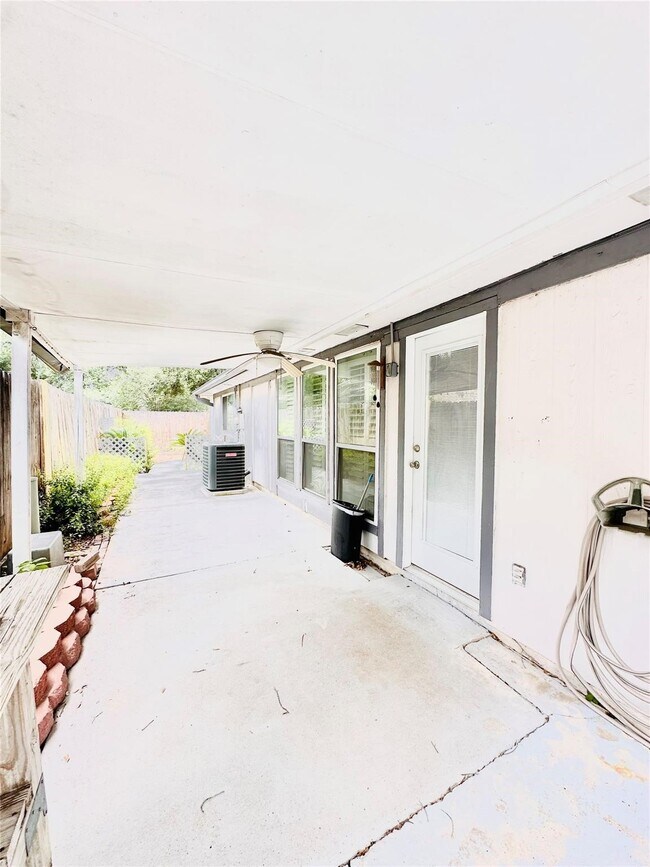 Building Photo - 15111 Yorkpoint Dr