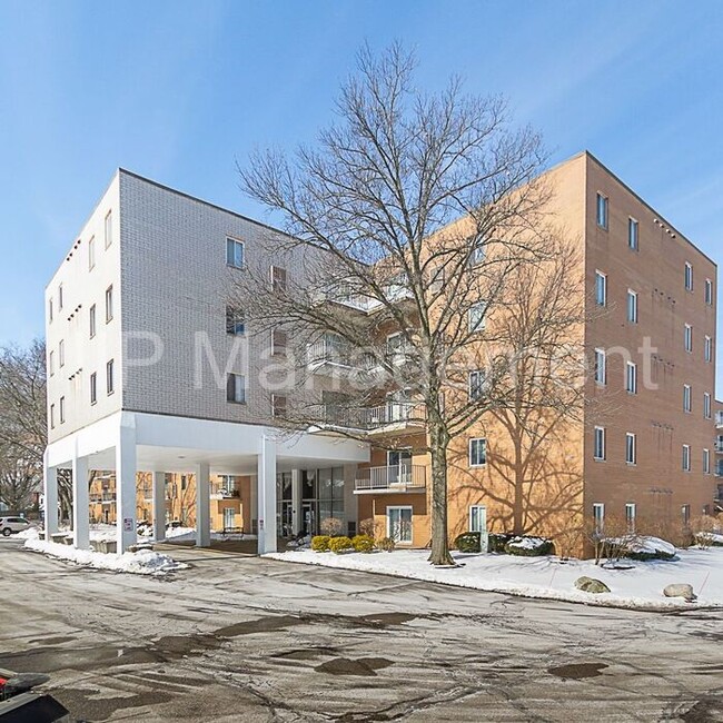 Bright 2BD Condo in N. Olmsted 3675 Clague Rd North Olmsted OH 44070