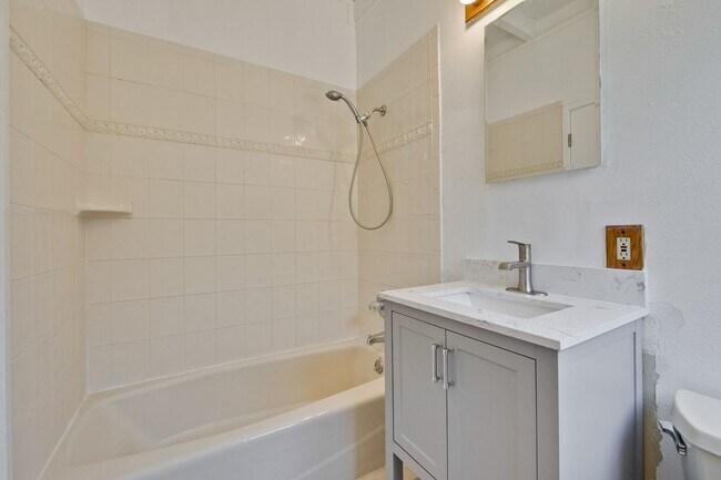 Building Photo - 3049 Harding Ave