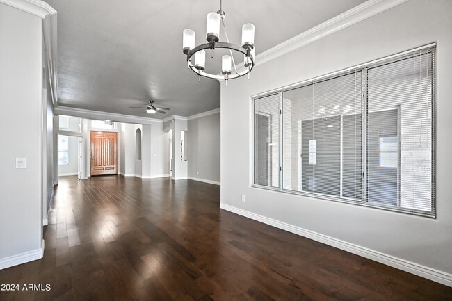 Building Photo - 6520 W Robin Ln