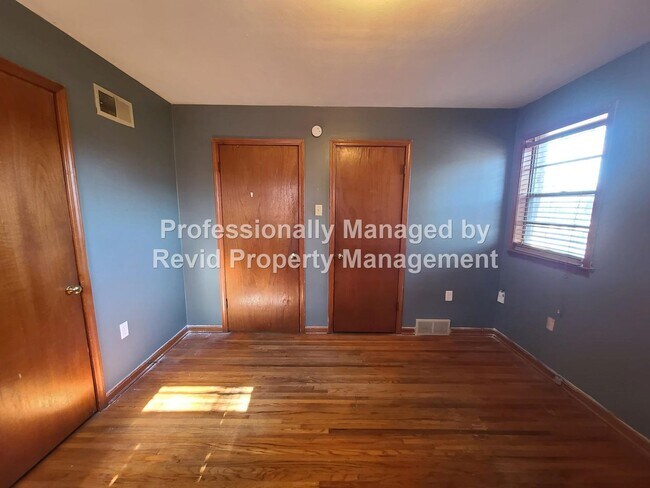 Building Photo - Large 3 bed 1.5 bath!