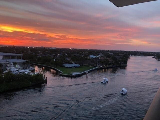 Building Photo - 1609 N Riverside Dr