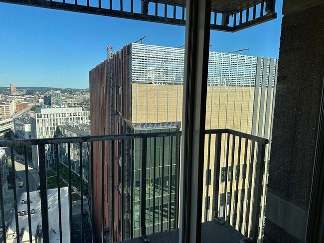 Building Photo - 8 Museum Way