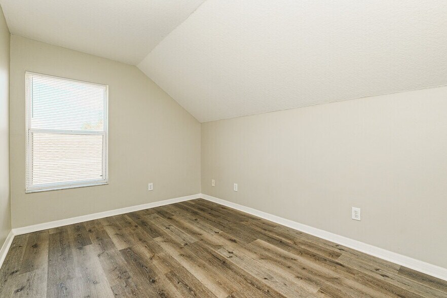 Building Photo - 1818 Horsechestnut Ct