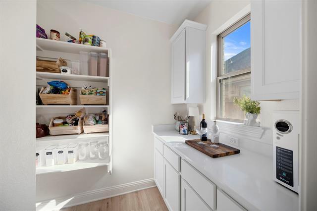 Building Photo - 8109 Mdw Vly Dr