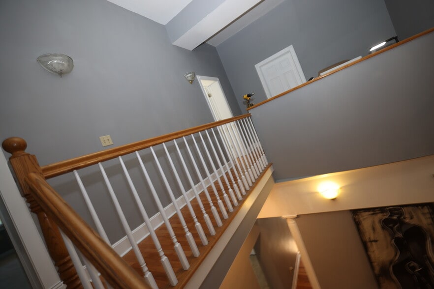 Second Floor - 852 Lincoln Ave