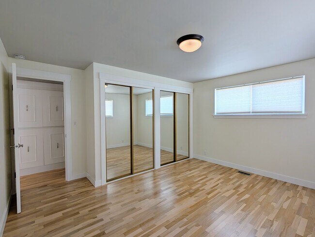 Building Photo - Refined 4BR House + private office, EV, ga...